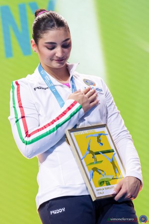 wag aa f podium sfe08216 copia simone ferraro ph